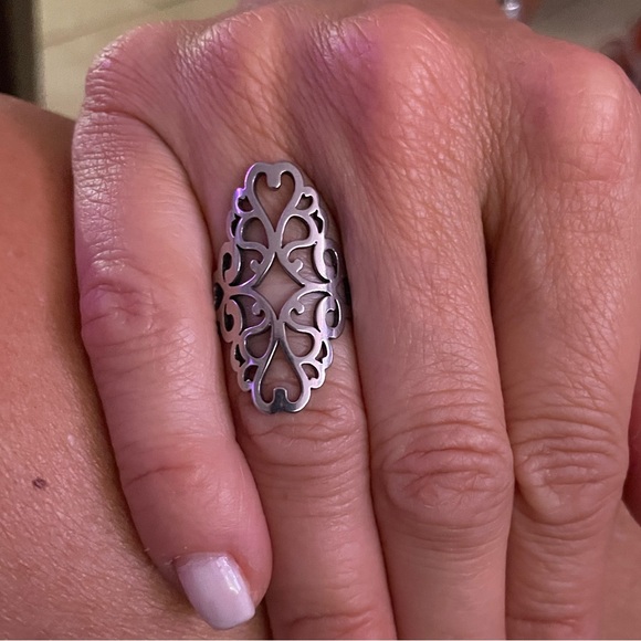 NWT, STAINLESS STEEL Silver láser Cut Pattern Woman ring , Size 6.5 - Picture 4 of 17